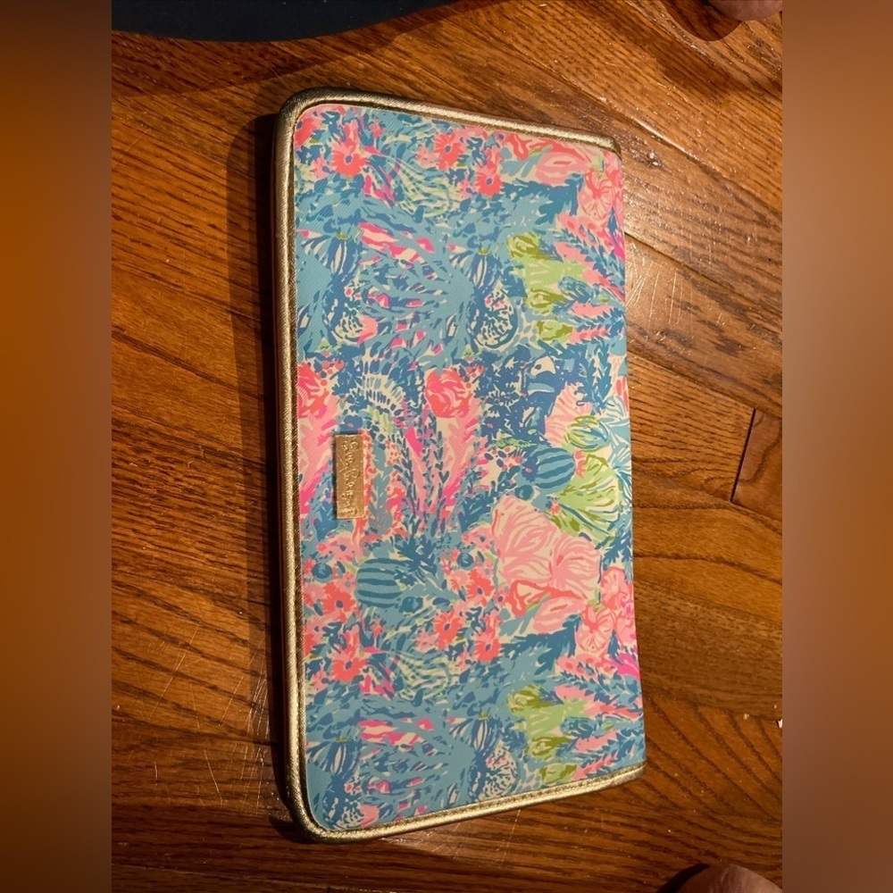Lilly Pulitzer Bi-fold Makeup Accessories Travel Bag Pink & Blue and card wallet